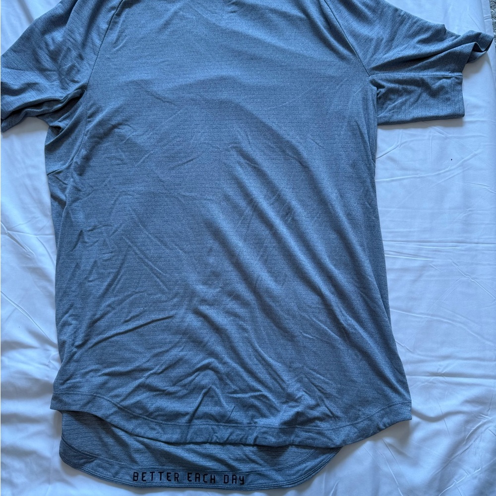 Men's Blue lululemon workout tee size large